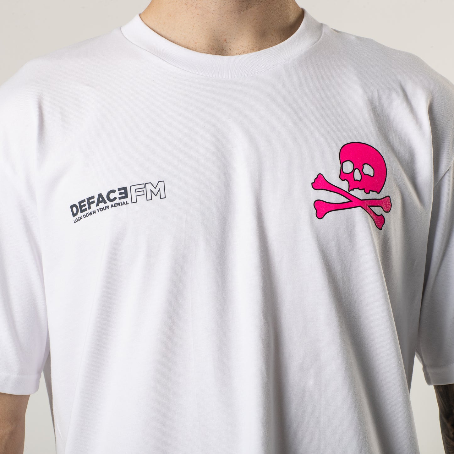 Deface FM Rise High Tee (White)