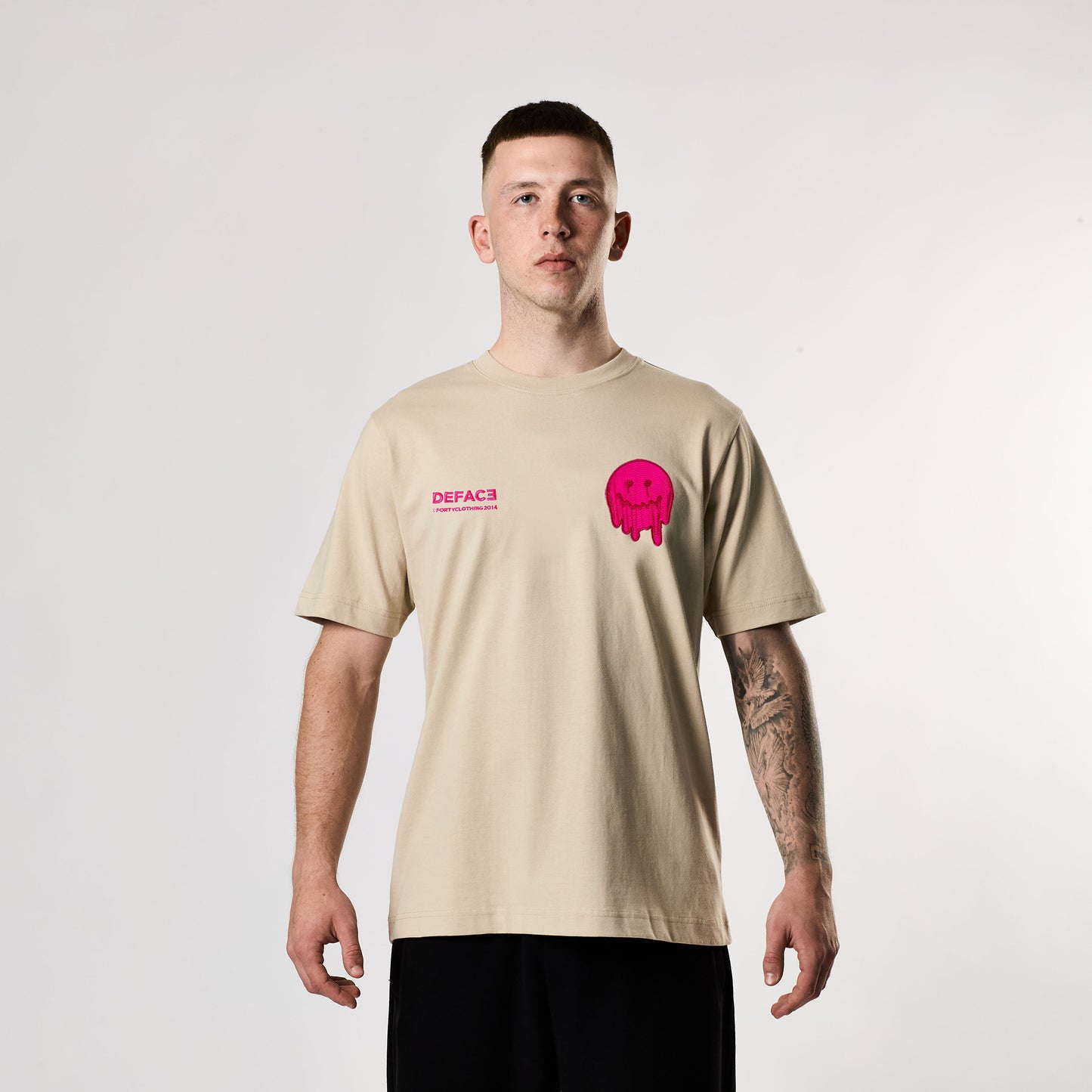 Deface Topo Dual Logo Tee (Beige Dust/Atomic Pink)